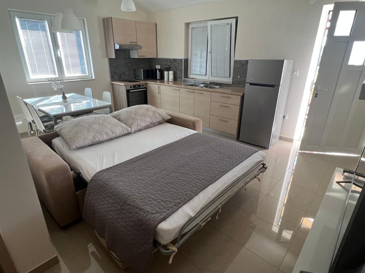 Apartmani Nina I Niko Ugljan Room photo