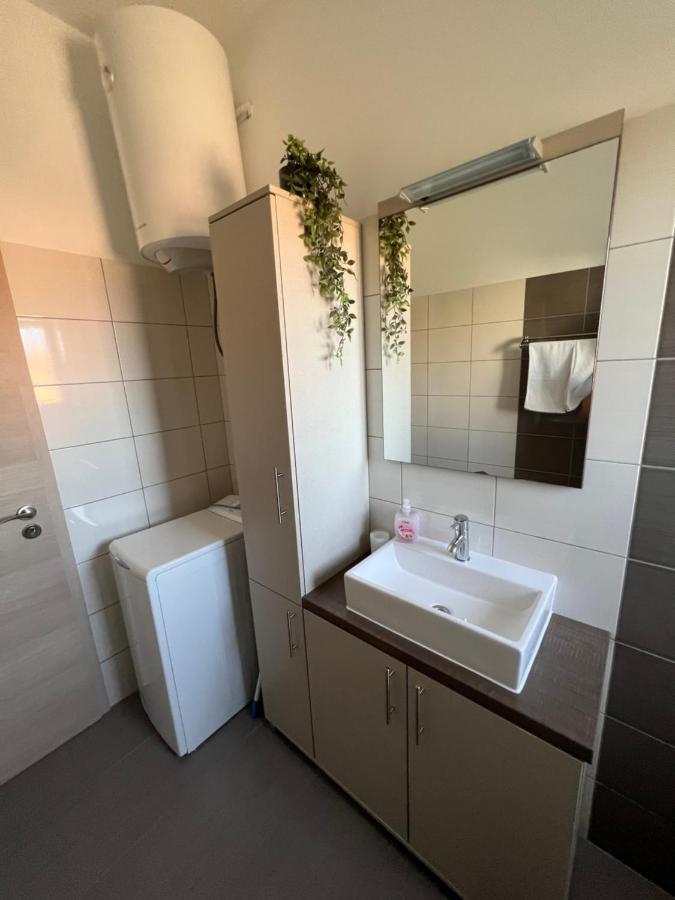 Apartmani Nina I Niko Ugljan Room photo